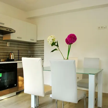 Ksenija Apartment Srima