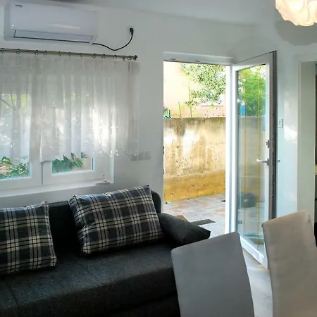 Ksenija Apartment *